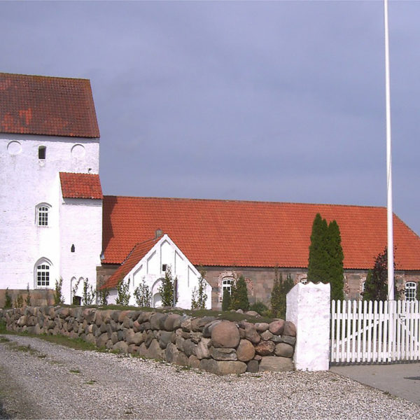 1200px-Holbæk_Kirke_Rougsø-600×600